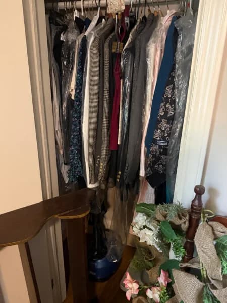 Mixed women’s closet clothing lot, assorted dresses tops and jackets